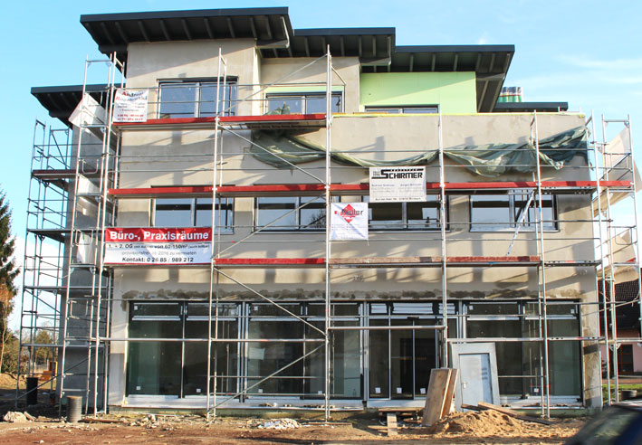 Baustelle mit Gerüst