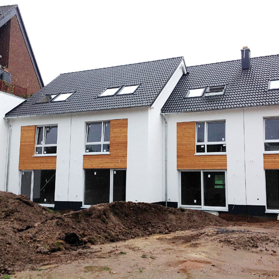 Reihenhäuser mit Holzfassade