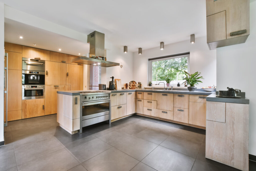 Cozy large kitchen with wooden kitchen set and dark floor